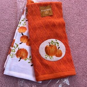 NWT Harvest Season Set of 2 Kitchen Towels Pumpkin Designs